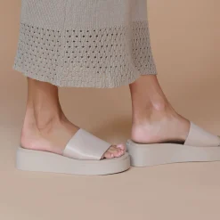 Women London Rebel Cosmo