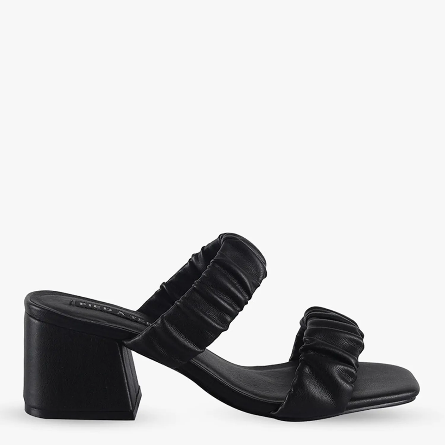 Women Pied A Terre Geri