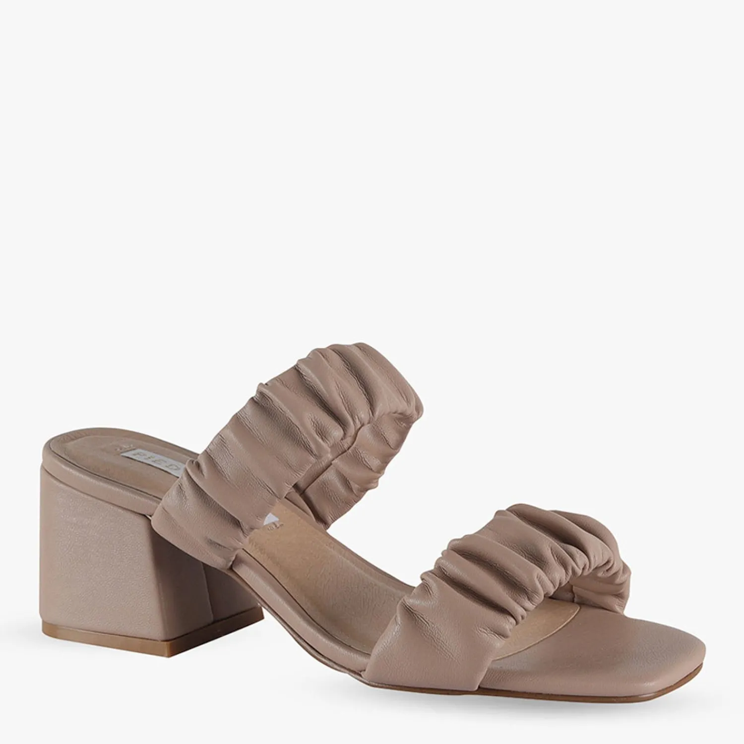 Women Pied A Terre Geri