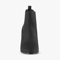 Women Pied A Terre Passos
