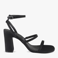 Women Pied A Terre Zaki