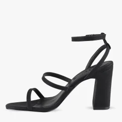 Women Pied A Terre Zaki