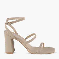 Women Pied A Terre Zaki